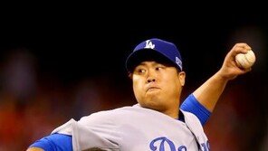 류현진, ‘어깨 불편’ 호소…불펜 피칭 연기 “특별한 통증 아냐”