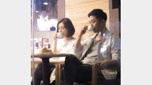 김지원 진구, 데이트 포착 “귀관은 커피도 안 사주시나?”