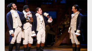 [글로벌 스케치]해밀턴 vs 제퍼슨… 게이츠 vs 잡스… 뮤지컬 무대서 재대결