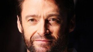 ‘독수리 에디’ 휴 잭맨, 남다른 한국사랑? “딸에 한복, 아들에 태극기 선물”