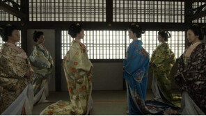 암투와 음모가 난무하는 오오쿠, 이번엔 좀더 야하고 끈적거리지만…