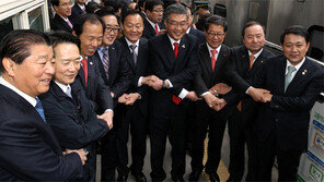 ‘열차회담’ 두 도지사… 경기-강원 상생약속 지키다