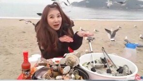 ‘동상이몽’ BJ 우앙, 해수욕장 조개찜 먹방에 갈매기떼 습격? ‘大 폭소’   