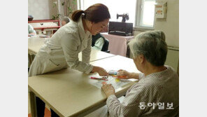요양원은 돌봄, 병원은 치료… 증상따라 특화 서비스해야 