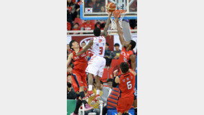 엎치락뒤치락… 오리온 먼저 웃었다