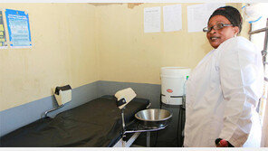 “수도-전기 없는 보건소서 생명이 태어나요”