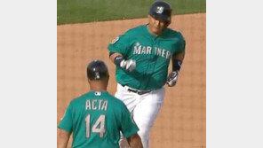 뜨거운 이대호, 4타석 만에 대포 ‘쾅’