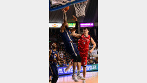 ‘테크니컬 파울 제로’ 에밋, 마인드 컨트롤도 최고!