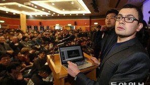 [이세돌 알파고 5국 바둑 중계] 개발자 하사비스 “나 지금 손톱 물어뜯는 중”