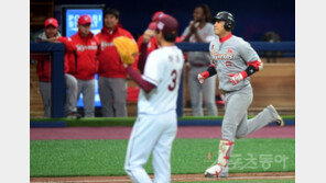 김강민 첫 만루포·고종욱 첫 안타…고척돔 ‘1호 기록들’