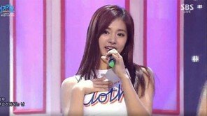 쯔위 ‘의상 논란’에 JYP 공식 입장 “심려 끼쳐 죄송…재발 방지 힘쓰겠다”