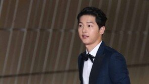 ‘SIA’ 송중기 “서른 넘으니 ‘꽃미남’이라는 말 다시 좋아졌다”