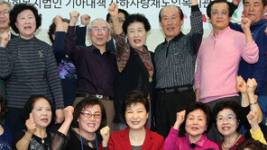 朴대통령, 친박 경선지역에… 정치메시지 논란