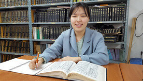 초서까지 읽고 쓰고… “우리 고전 세계에 알리고 싶어요”