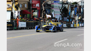 ‘220km/h 달리는 전기차, 제주 도심을 가르다’ 르노 포뮬러-e 로드쇼