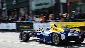 [김훈기의 마감영상]르노삼성 포뮬러-e 로드쇼 체험 ‘위이잉 위이잉’