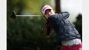 이미향, 파운더스컵 10언더파 62타 선두