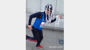 [2016 서울국제마라톤 포토]‘서울의 봄’ 함께 즐긴 이색 복장의 마라토너들