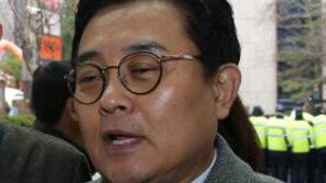 전병헌 “석과불식의 심정, 정권교체 위해 백의종군” 눈물의 기자회견