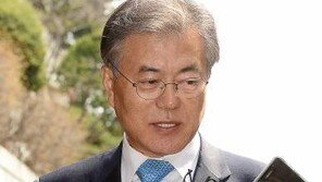 김종인 만난 문재인 “金, 어떤 결정할지 모르겠다” 사퇴만류