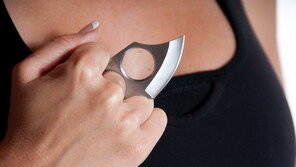 달리기 즐기는 女 위한 칼 넣을 수 있는 호신용 스포츠브라 등장 