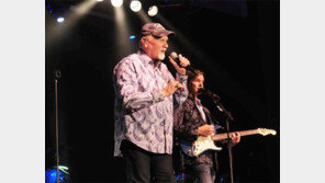 늙지 않는 무대… 역시 비치 보이스!