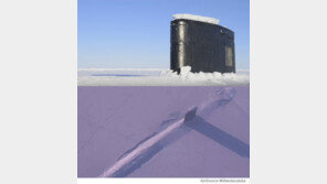 영화처럼~ 북극 얼음 깨고 올라온 핵잠수함