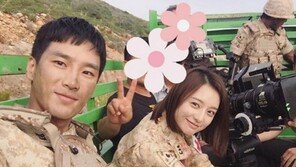 ‘태양의 후예’ 김지원 “시청률 30% 돌파 감사 ♡”…진구 두고 안보현과 다정 포즈?