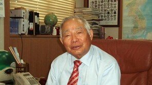 [新명인열전]몽당연필 쓰기 30여년…“이웃 돕는 ‘키다리 아저씨’ 되고 싶어”