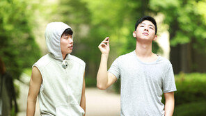 류준열·지수, 스크린 새 얼굴 통했다