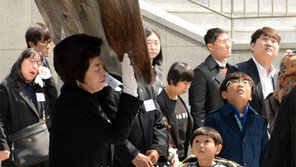 천안함 폭침 6주년… 마르지 않는 눈물