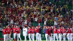 ‘풍운아’ 임창용, KIA 입단…팬들 반응보니 “눈물나게 감사합니다”