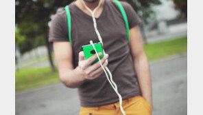 연쇄 강간 전과자, 스마트폰으로 포르노 보며 걷다 교통사고 사망