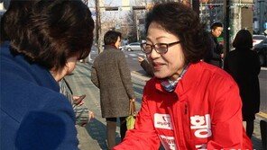 파란점퍼 갈아입은 진영… 들뜬 野지지층, 벼르는 與지지층