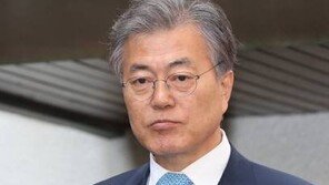 문재인 “朴대통령 사진이 존영? 여왕시대인가?” 맹비난 