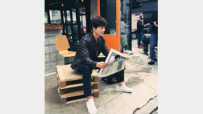 안하무인 매니저로 완벽 적응?… 지성 “즐거운 딴따라”