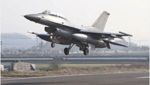 KF-16 전투기 경북 청송서 추락…조종사 2명 탈출·진화 작업중 