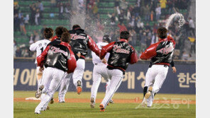 한화-LG 10시간 혈투…찬물 끼얹은 우천취소