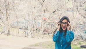 장기 렌즈착용과 시력교정술, 어떤게 눈건강에 유리할까