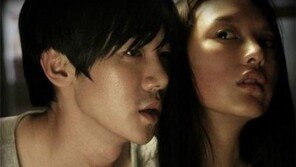 유연석-김지원 또 열애설 부인…2012년 동반출연 영화보니? ‘얼굴 밀착 포즈’