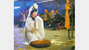 中 상가서 울어주는 ‘哭 도우미’ 성업