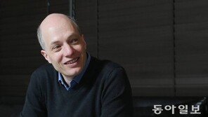 알랭 드 보통 “완벽한 결혼생활? 꿈 깨세요”