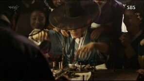 ‘대박’ 여진구, 첫 등장부터 기생과 입맞춤 “망나니 중 망나니”