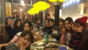 ‘프로듀스101’ 황인선, 게릴라공연 뒤풀이 인증샷 보니? 고기파티 ‘화기애애’