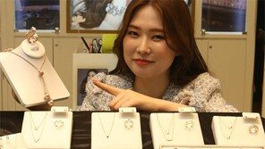 14K 금 액세서리로 봄 연출을…