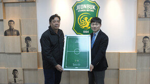 빈즈엉에 작전판 선물…전북의 특별한 마케팅
