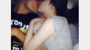 설리, 연인 최자와 키스 나누는 진한 커플셀카 공개