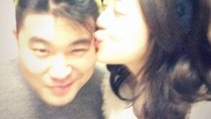 ‘미니’ 설리로부터 뽀뽀받는 ‘슈렉’ 최자… ‘부러우면 지는거다’