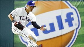 ‘호호’ ML 데뷔 홈런에 뿌듯한 추신수, LA전 선발 제외…왜?