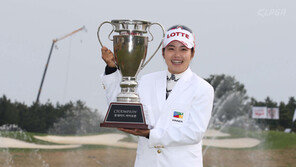 짜릿한 18번홀 샷이글…장수연의 73전74기